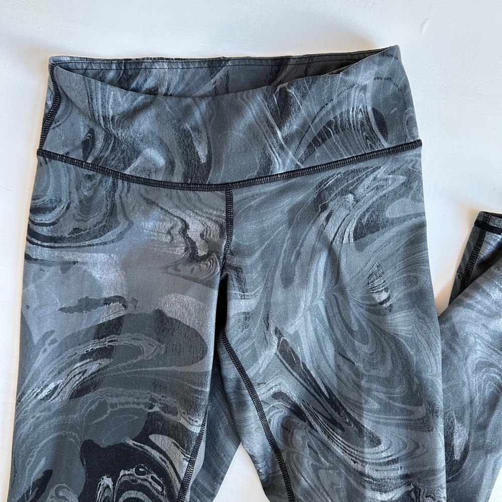 Alo Yoga Airbrush Black Marble Leggings - Picture 3 of 6